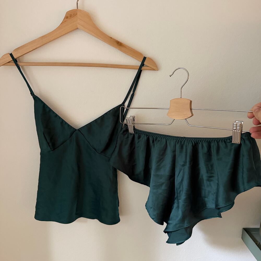 Victoria’s Secret Satin Open Back Cami & Shorts Set XS - Picture 4 of 7